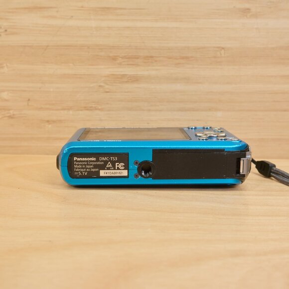 Panasonic Lumix DMC-TS3 / 12.1MP Rugged Waterproof Camera / Full HD Video / Blue - Picture 6 of 7